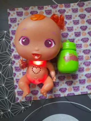 Muñeca Bellie interactiva con biberón