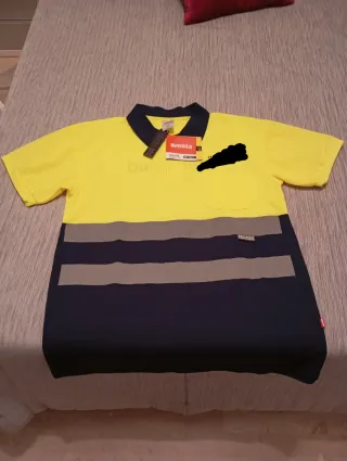 Conjunto de trabajo: pantalón y polo. Hombre