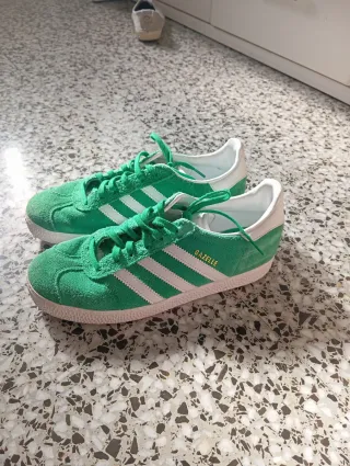 Adidas Gazelle verdes y blancas