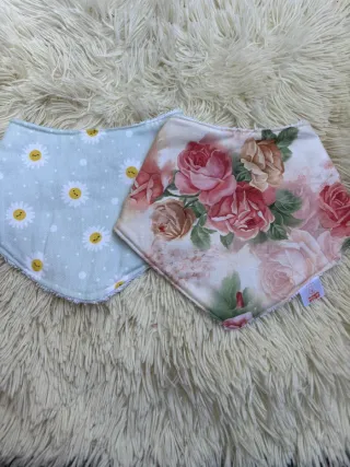 Baberos bandana florales