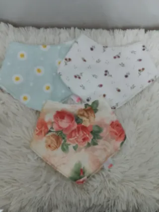 Baberos bandana florales