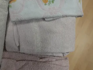 Asciugamani da doccia rosa e bianchi