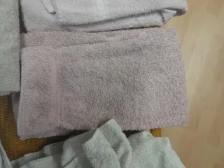 Asciugamani da doccia rosa e bianchi