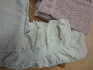 Asciugamani da doccia rosa e bianchi