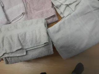 Asciugamani da doccia rosa e bianchi