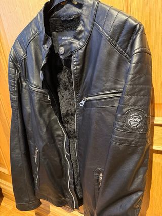 Cazadora Chaqueta moto tipo cuero polipiel negra