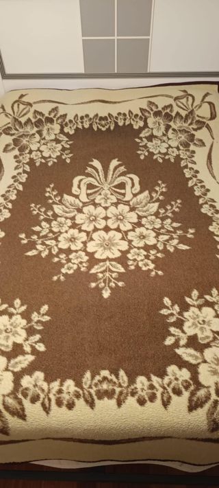 Manta marrón y beige