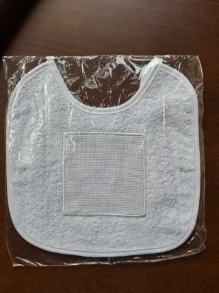 Peluches y babero para bordar y personalizar