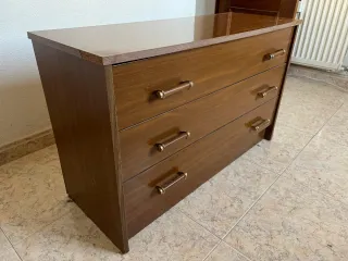 Cajonera de madera marrón