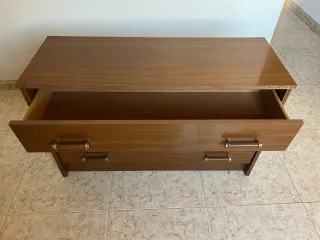 Cajonera de madera marrón