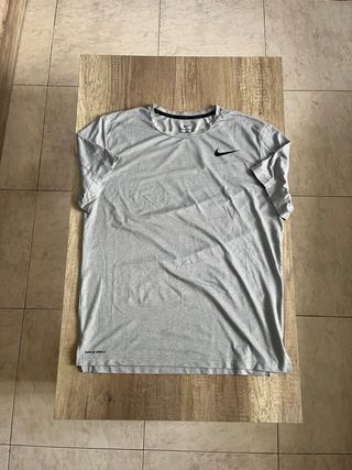 Camiseta deportiva Nike Pro Gris