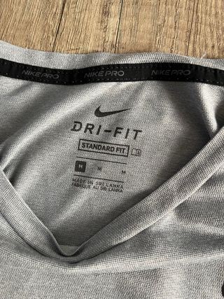 Camiseta deportiva Nike Pro Gris