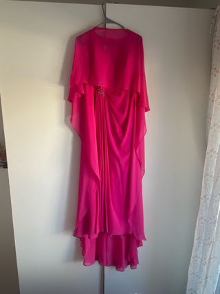 Vestido de fiesta rosa con pedrería