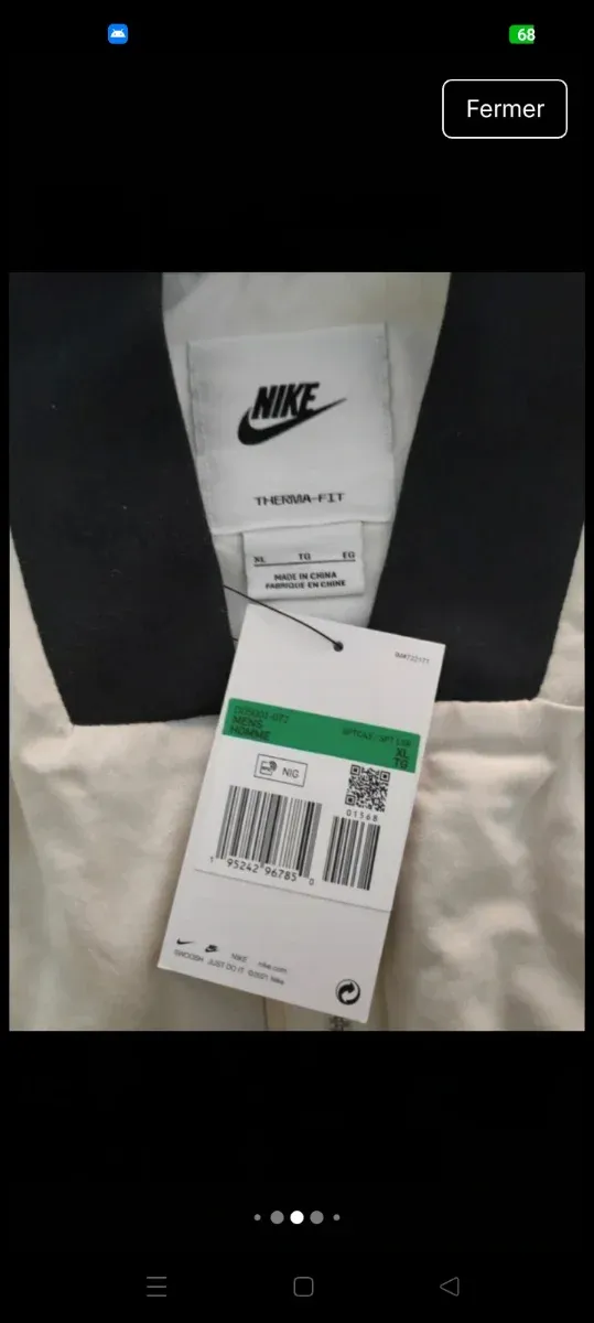 Chaqueta Nike Sportswear Negra y Blanca