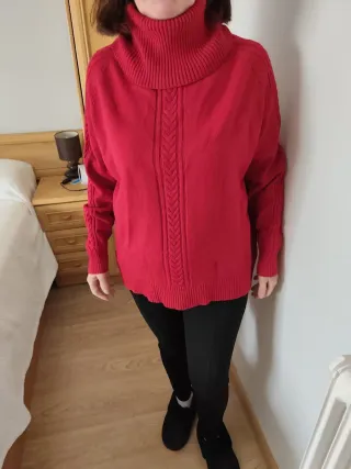 Jersey rojo cuello alto, oversize