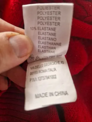 Jersey rojo cuello alto, oversize