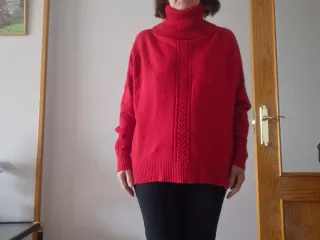 Jersey rojo cuello alto, oversize