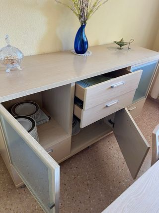 Conjunto mesa extensible, 6 sillas y aparador