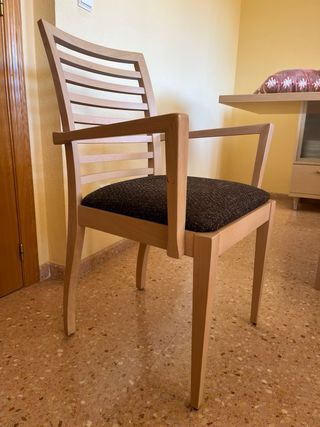 Conjunto mesa extensible, 6 sillas y aparador