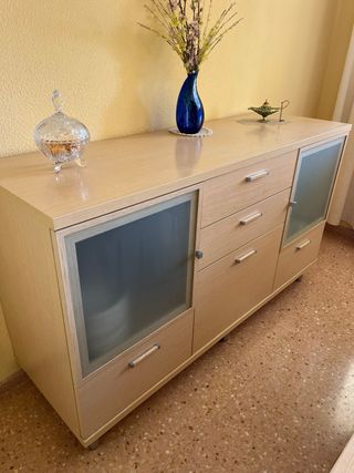 Conjunto mesa extensible, 6 sillas y aparador