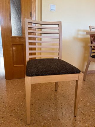 Conjunto mesa extensible, 6 sillas y aparador