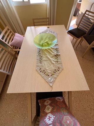 Conjunto mesa extensible, 6 sillas y aparador