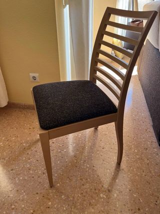 Conjunto mesa extensible, 6 sillas y aparador