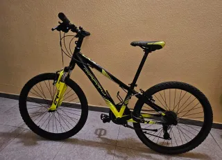 Bicicleta de Montaña Monty Negra y Amarilla