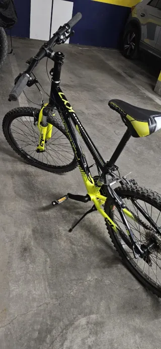 Bicicleta de Montaña Monty Negra y Amarilla