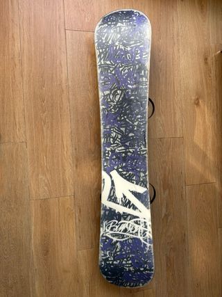 Tabla Snowboard Burton con fijaciones negras.