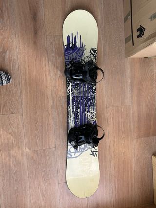 Tabla Snowboard Burton con fijaciones negras.