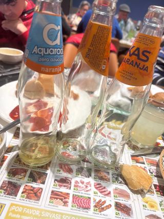 Botellas de Kas y Aquarade vacías