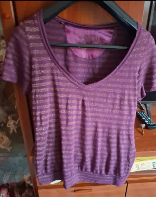 Camiseta Bershka Rayas Doradas Talla M