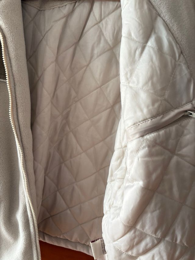 Chaqueta polar beige y marrón