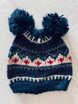 Gorro de invierno con pompones