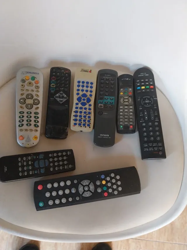 Set di telecomandi vari