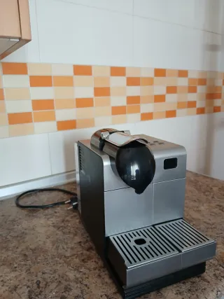 Estupenda cafetera Nespresso Lattissima+