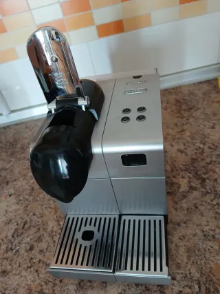 Estupenda cafetera Nespresso Lattissima+