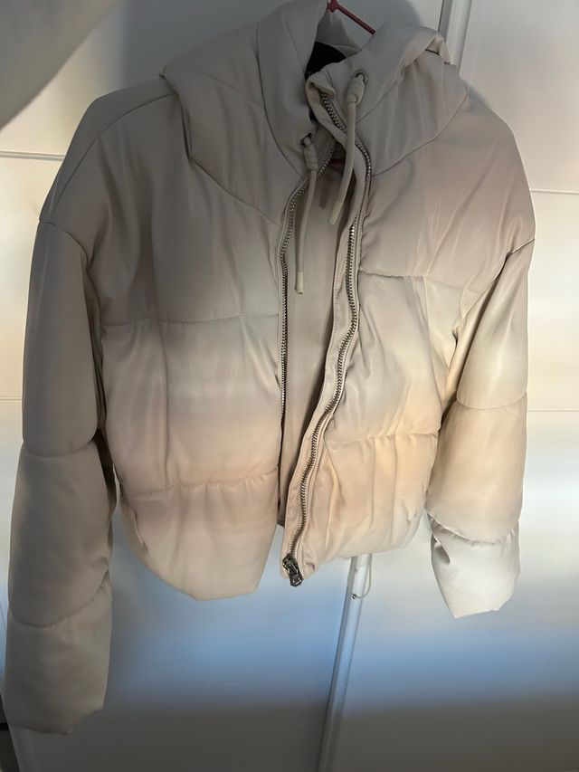 Abrigo acolchado efecto piel beige