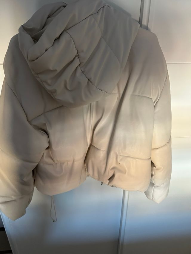 Abrigo acolchado efecto piel beige