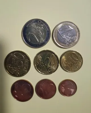 Bélgica  8 monedas € 1999 y 2000. Mezcladas