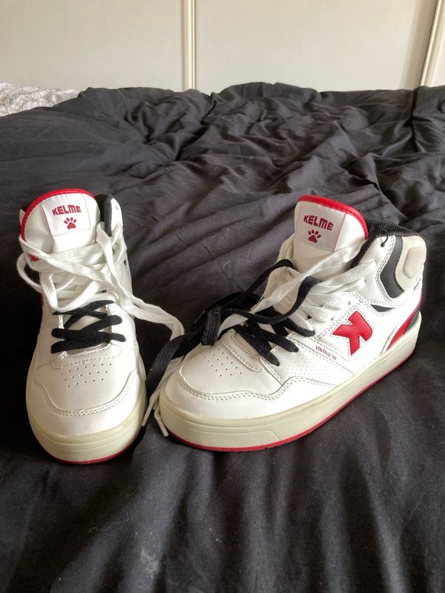 Botas Vintage Kelme. Sin usar. Blancas y Rojas