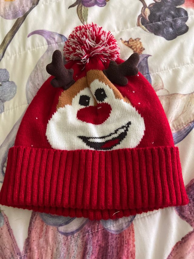Gorro de reno navideño con pompón