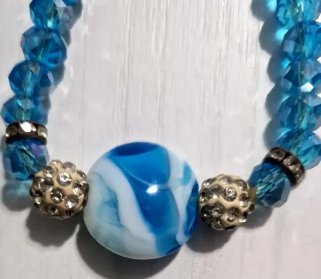 Pulsera de cristales, azules y blancas