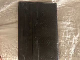 Pochette nera effetto pitone