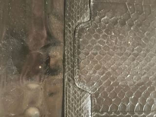 Pochette nera effetto pitone