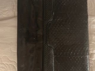 Pochette nera effetto pitone