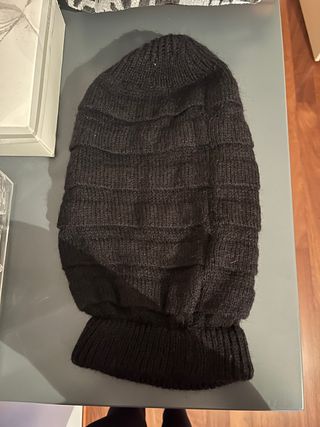 Berretto nero lavorato a maglia