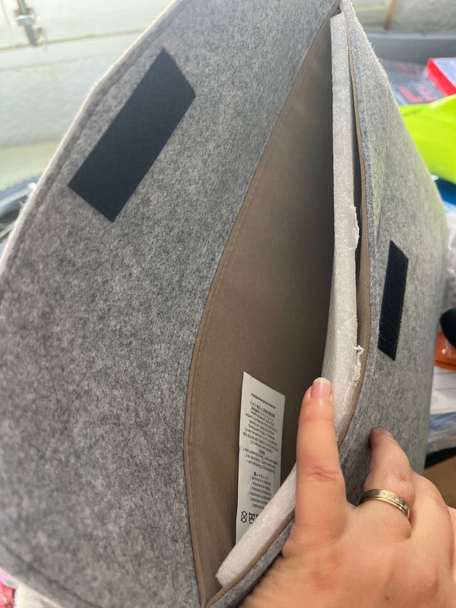 Funda para portátil de fieltro gris