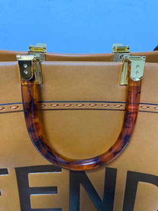 Borsa Fendi Sunshine Tote in pelle marrone con manici in resina tartarugata e dettagli dorati